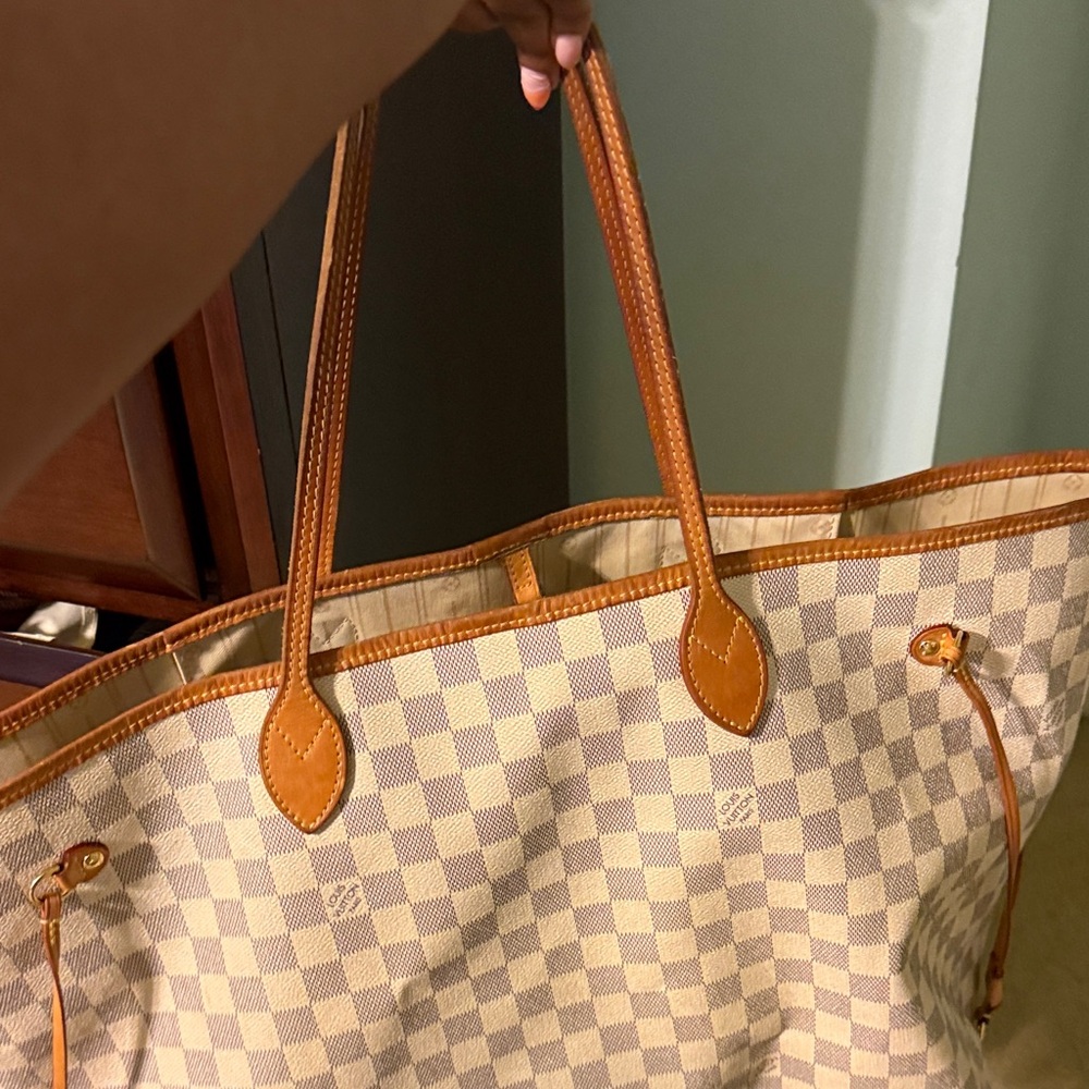Louis Vuitton Damier Azur Canvas Neverfull Tote in White and Brown Trim w/ coin - Picture 4 of 5